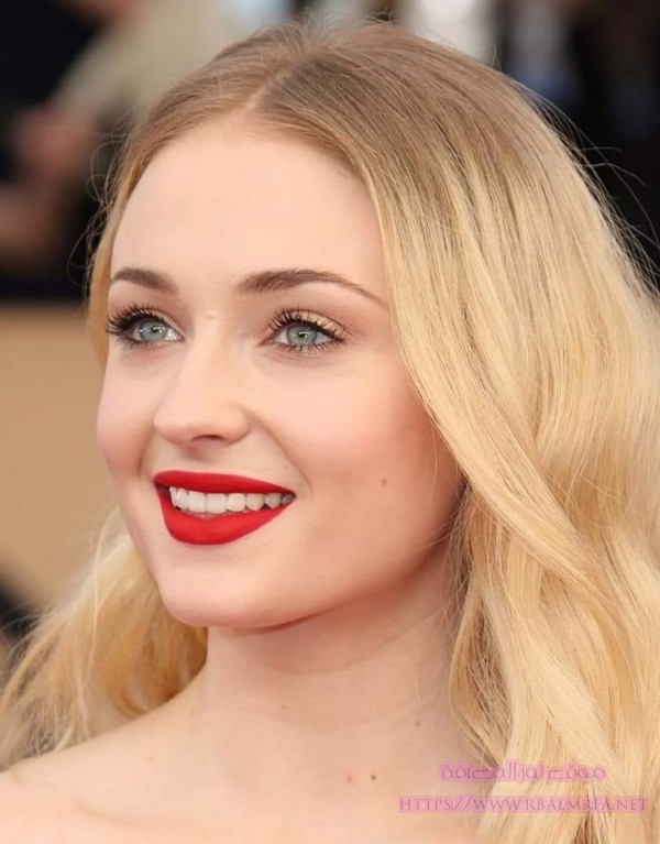 الممثلة الجميلة صوفي تيرنر سانسا ستارك  Sophie Turner صورها وزوجها ويكيبيديا السيرة الذاتية